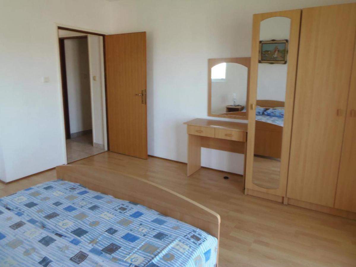 Apartment Zoran Povljana