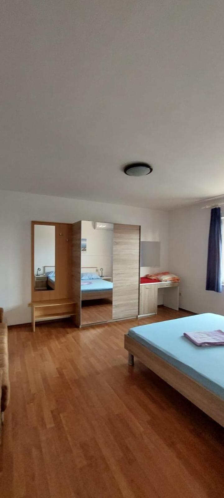 Zoran Apartment Povljana